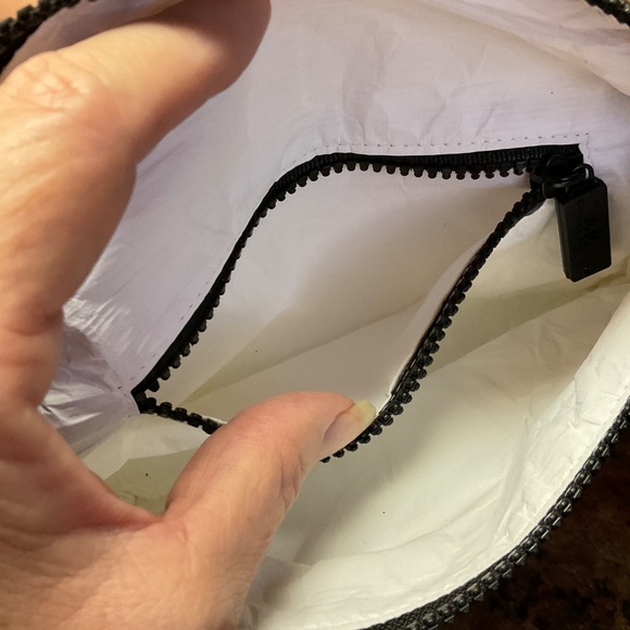 LOLA Simply Sisters Hawaiian Floral Lei Waist Bag Pouch - Picture 5 of 9